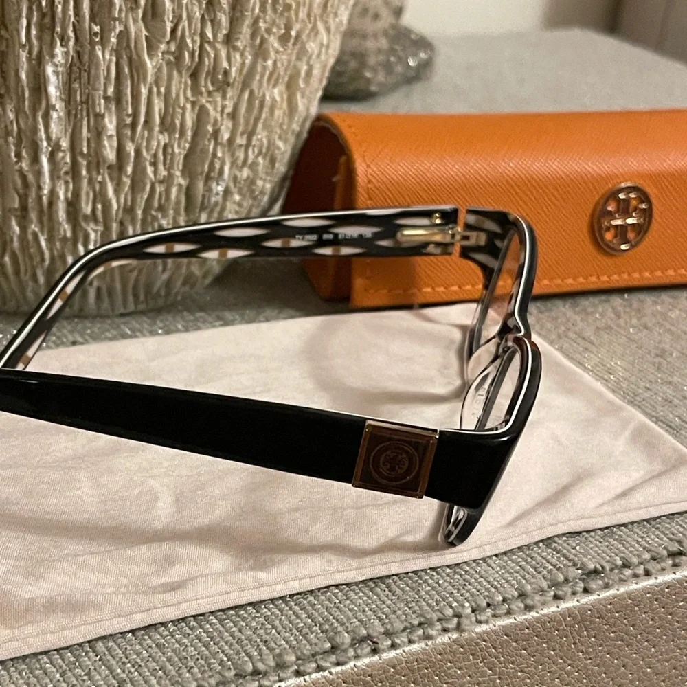 eyeglasses been never